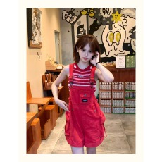 批发方糖家减龄红色牛仔<b class='q'>背带裤</b>女宽松小个子夏日多巴胺工装裤阔腿短裤