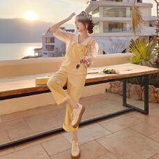 批发可盐可甜炸街背带裤女2025夏新款小个子奶黄色连体裤高腰阔腿<b class='q'>裤子</b>