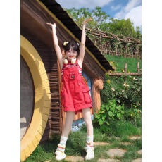 批发多巴胺<b class='q'>背带裤</b>女夏季2026新款减龄可爱小个子红色阔腿牛仔短裤