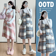 实拍时尚大码2025年加绒加厚毛呢格子孕妇装背带裙+大码毛衣套装