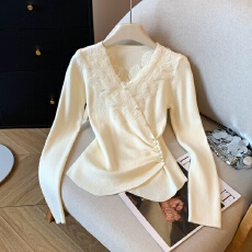 批发实拍冬季气质法式蕾丝v领长袖打底针织衫<b class='q'>修身</b>内搭高级感减龄上衣