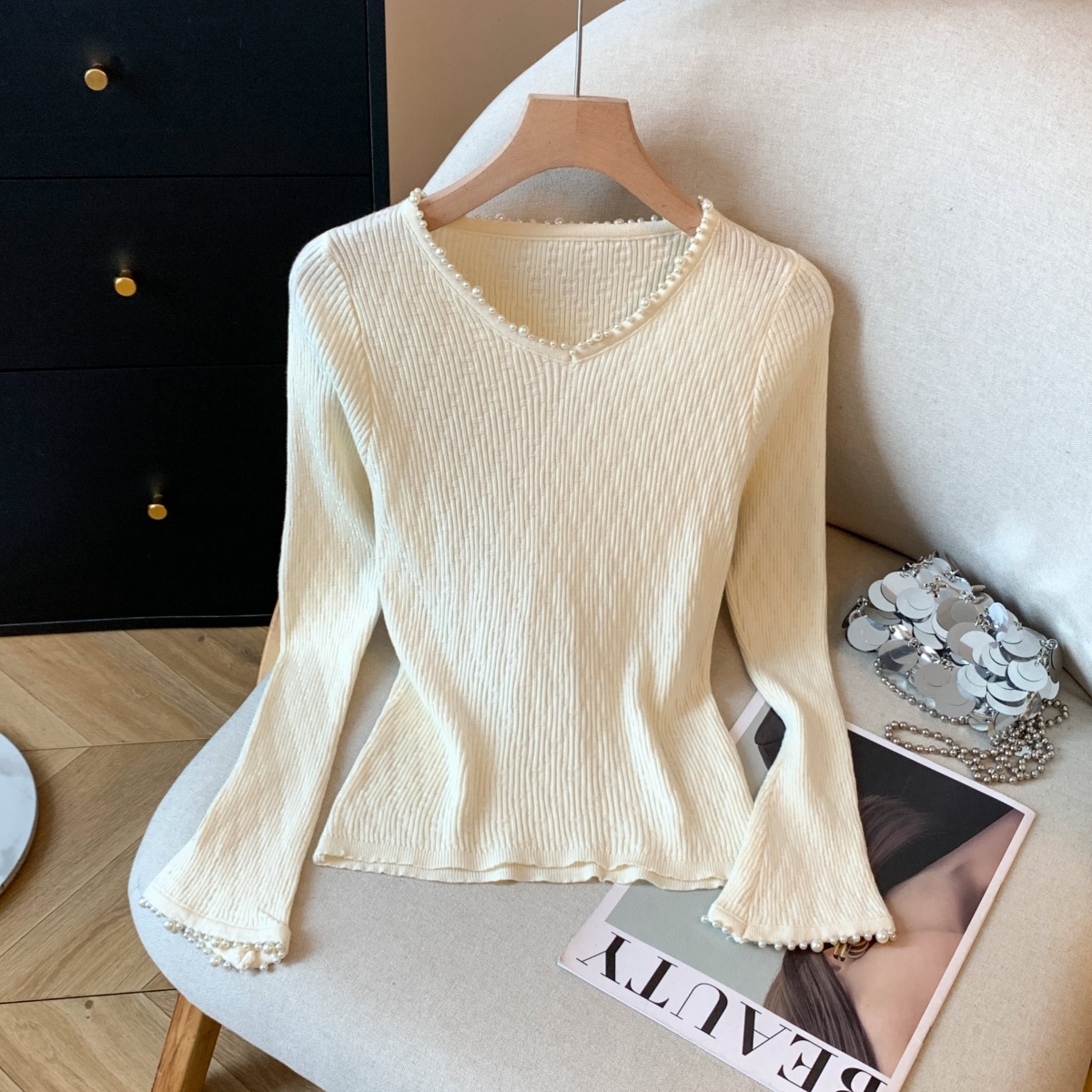 실사 V넥 니트 기본 셔츠 여성 인사이드 가져 가라. 가을 얇은 스타일 2025 새로운 디자인 센스 작은 대중 아니요 명중 섹션 맨위