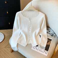 批发实拍2025新款秋冬法式蕾丝拼接半高领水貂毛甜美毛衣<b class='q'>打底衫</b>