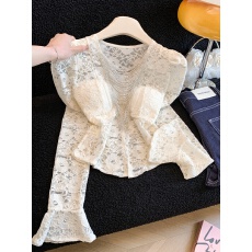 批发实拍春季法式纯欲V领镂空喇叭袖蕾丝衫女<b class='q'>轻熟</b>风修身打底上衣