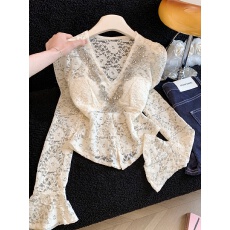 批发实拍春季法式纯欲V领镂空<b class='q'>喇叭袖</b>蕾丝衫女轻熟风修身打底上衣