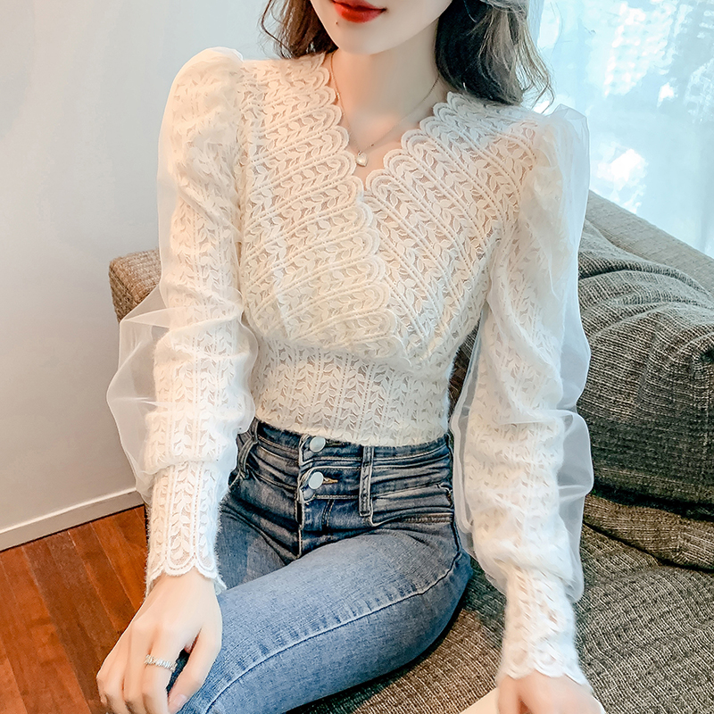 실사 2026 봄 V넥 허리 수축 망사 거품 소매 품격 레이스 셔츠 슬림해 보이는 부드러운 숙녀 맨위