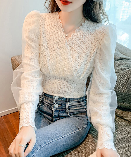실사 2026 봄 V넥 허리 수축 망사 거품 소매 품격 레이스 셔츠 슬림해 보이는 부드러운 숙녀 맨위
