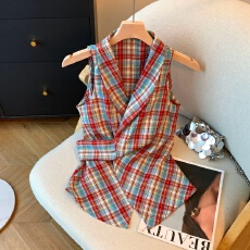 批发实拍多巴胺红色格子挂脖衬衫女夏新款绑带设计感背心辣妹<b class='q'>露肩</b>