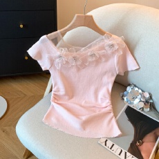 批发实拍一字肩设计感拼接<b class='q'>花朵</b>短袖<b class='q'>T</b><b class='q'>恤</b>夏季新款短款不规则收腰上衣