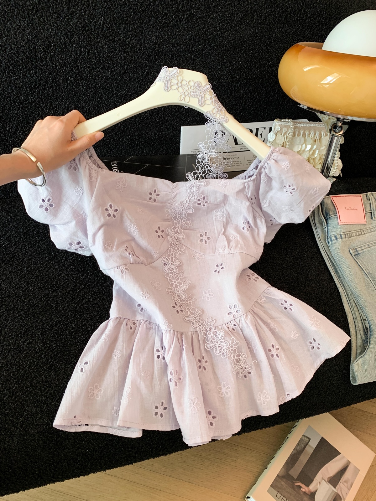 실사 한국 스타일 품격 질감 홀로우 아웃 자수 거품 소매 작은 셔츠 여성 봄 핀치 Pleat 허리 수축 연꽃 잎 맨위