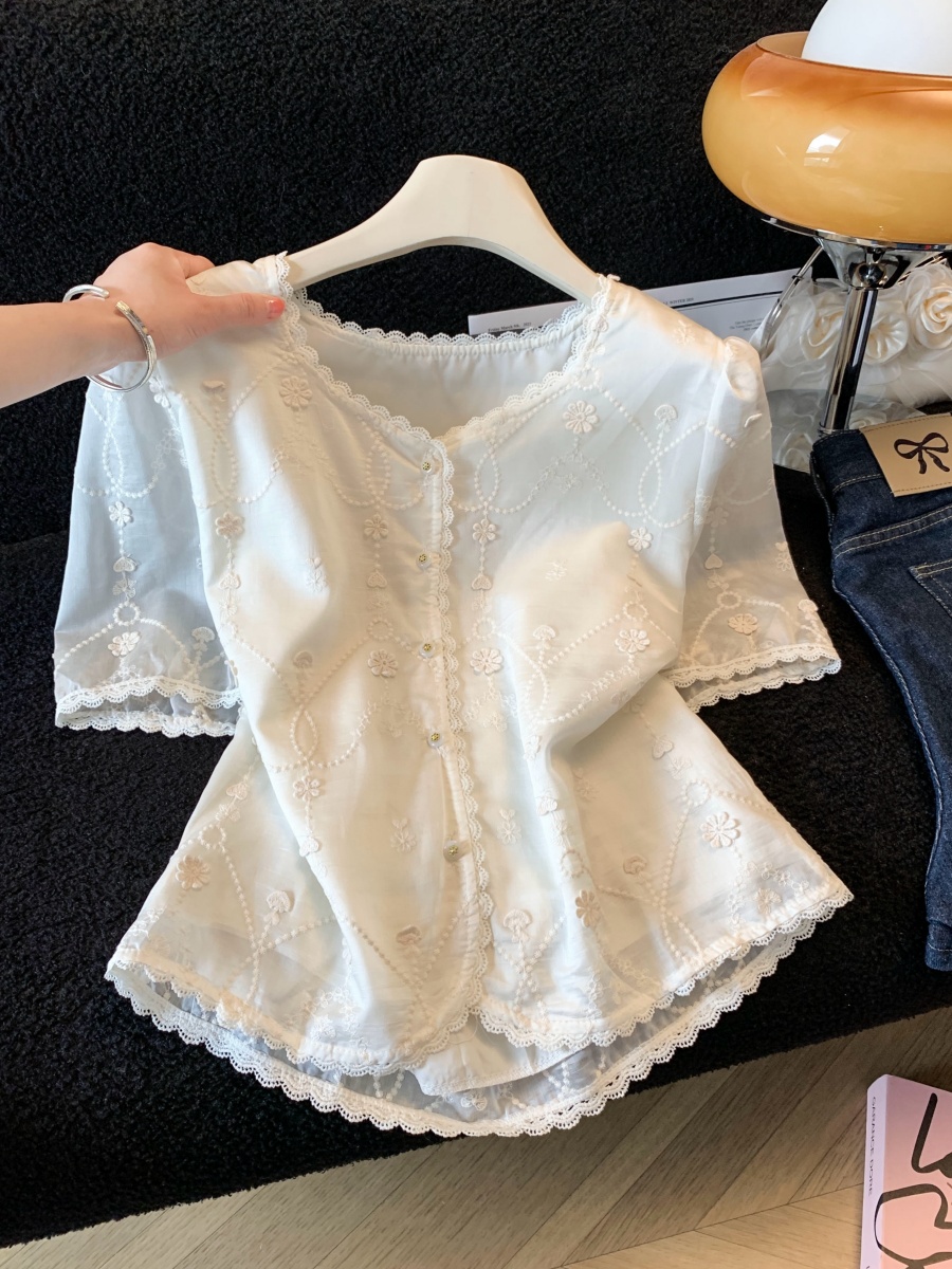 실사 2026 여름 새로운 달콤함 거품 소매 자수 셔츠 맨위 여성 라운드 넥 작은 셔츠 연령 감소 맨위