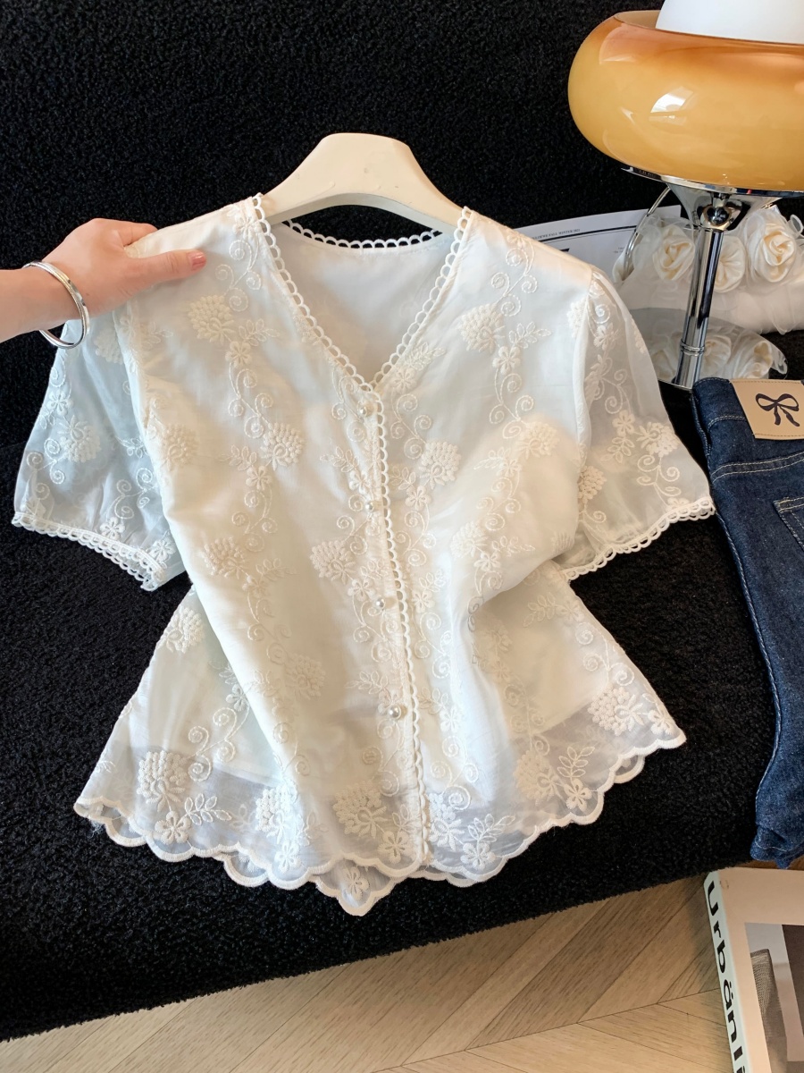 실사 2026 여름 새로운 달콤함 거품 소매 자수 셔츠 맨위 여성 라운드 넥 작은 셔츠 연령 감소 맨위