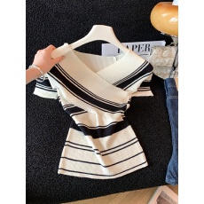 批发实拍2026纯欲夏季撞色拼接可拉一字肩短袖辣妹修身冰丝针织上衣