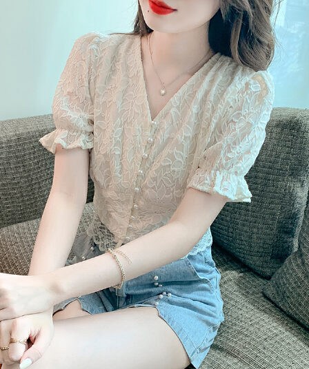 실사 2026 여름 새로운 레이스 셔츠 반팔 홀로우 아웃 허리 수축 품격 V넥 고급 외국 가스 작은 셔츠