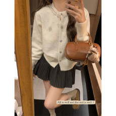 批发减龄百搭针织开衫时髦设计感短款小香风别针圆领珍珠毛衣