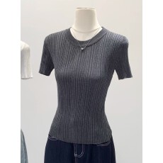 批发灰色极简穿搭坑条修身短袖针织衫女夏季2026新款小上衣
