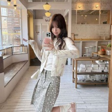 批发2026新款早春季韩系温柔碎花白色开衫毛衣女休闲短款针织上衣外套