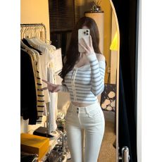 批发一字领蓝白条纹长袖针织衫女春季修身<b class='q'>甜美</b>纯欲风性感短款露肩上衣