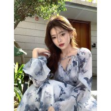 批发2026春季新款气质法式v领天丝蓝色碎花连衣裙收腰荷叶袖印花长<b class='q'>裙</b>
