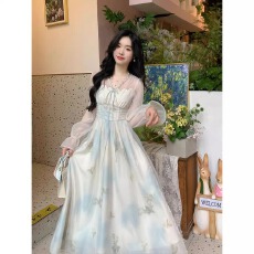 批发法式气质优雅系带V领印花连衣裙设计感超仙小众时髦显瘦修身裙子