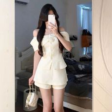 批发松栗奶油同款奶白一字肩小香风套装女单排扣<b class='q'>上衣</b>高腰<b class='q'>外套</b>+短裤