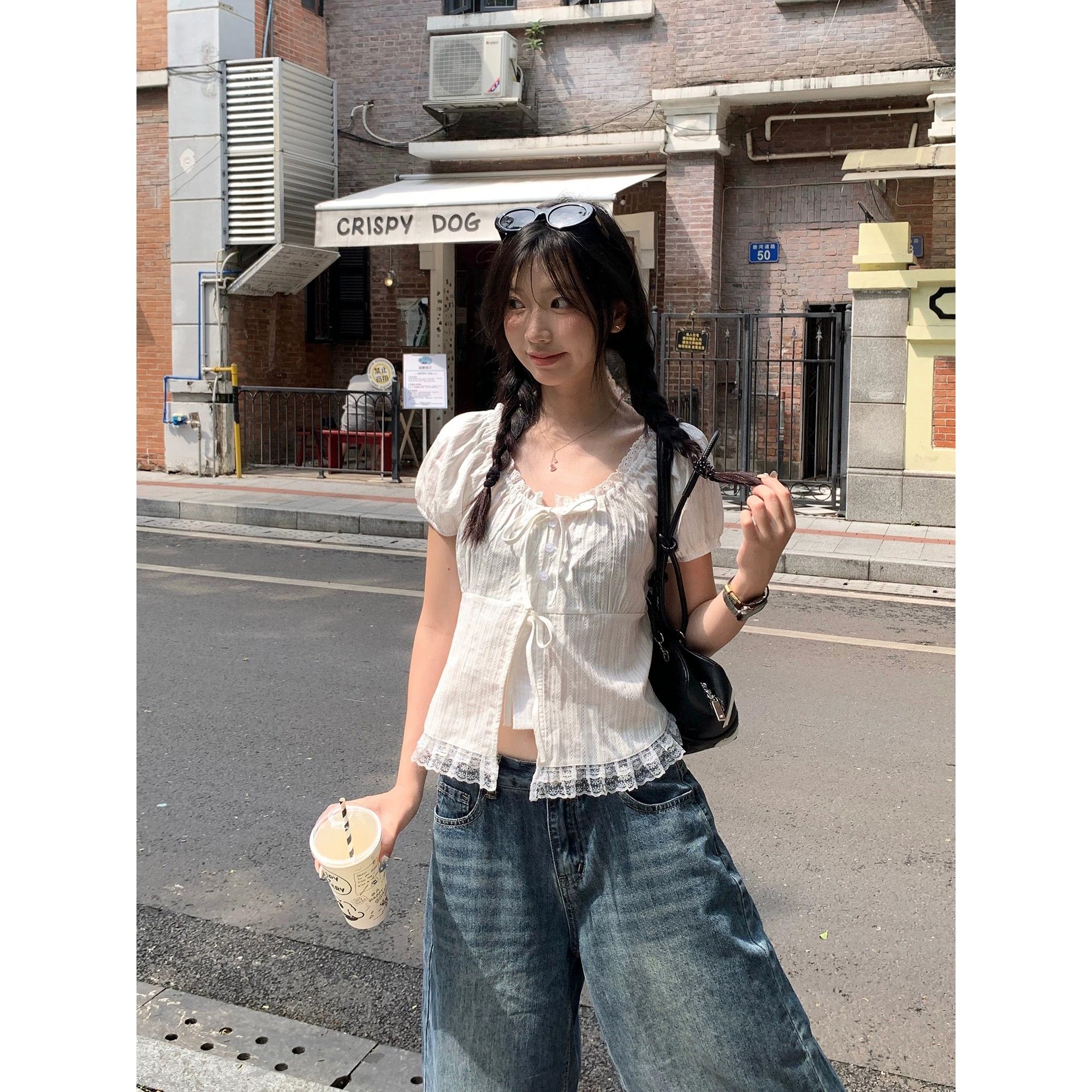 달콤한 스타일 레이스 측면 스트랩 반팔 여성 셔츠 2026 여름 새로운 외국 가스 작은 셔츠 슬림해 보이는 Chic 맨위