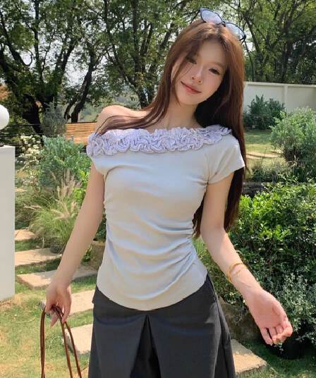 절묘한 소녀 여름 반팔 맨위 2026 새로운 비스듬한 어깨 착용 가져 가라. 슛 쇼네 조각 미니멀리즘 다용도 단색 티셔츠