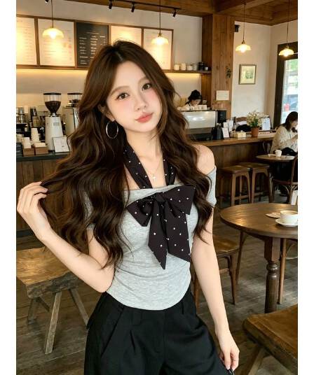 천년기 바람 핫걸 착용 가져 가라. 2026 새로운 디자인 센스 보트넥 새는 어깨 맨위 몸매 가꾸기 슬림해 보이는 티셔츠 맨위