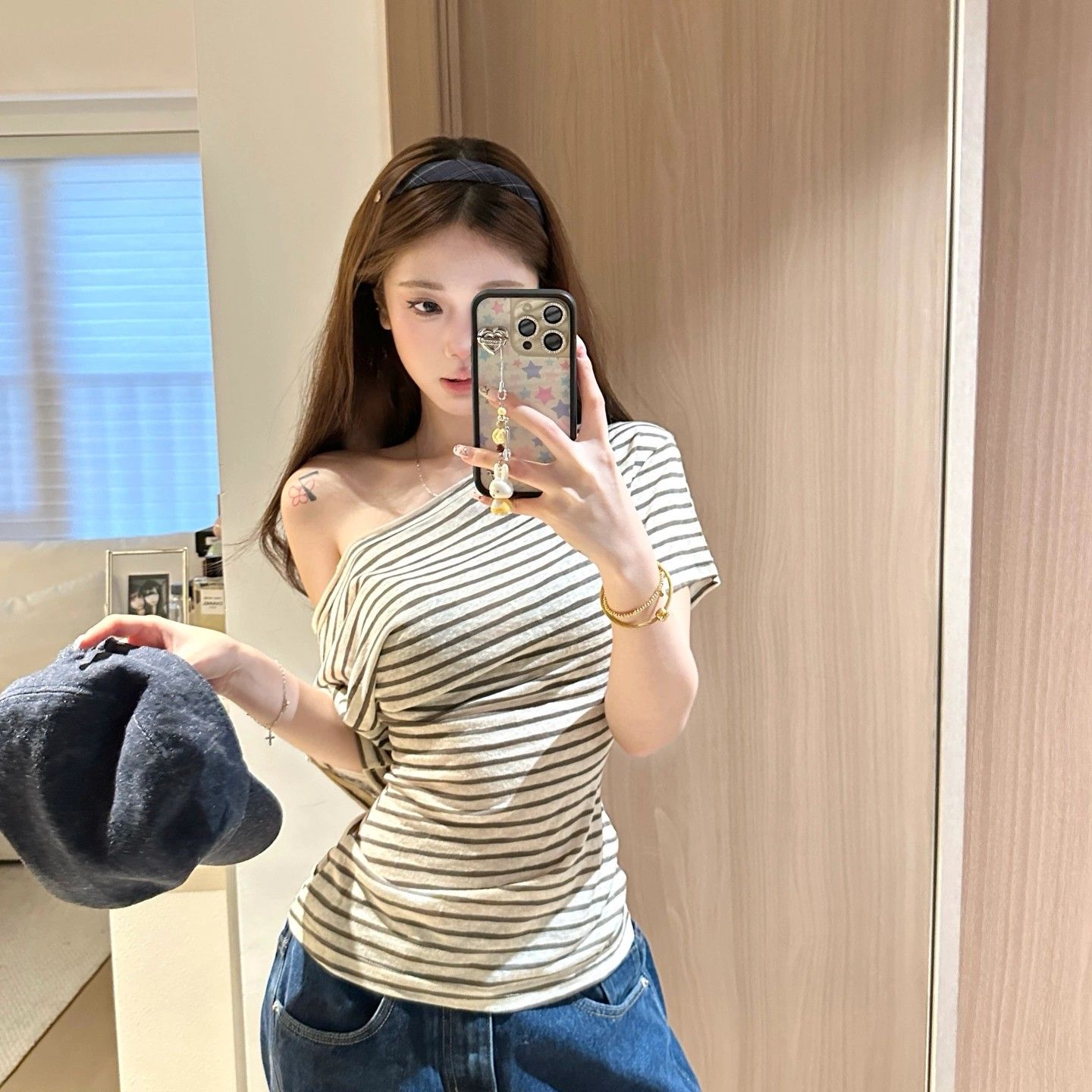 원본 눈꽃 면 컬러 짜임 기사 배색 스트라이프 비스듬한 어깨 반팔 티셔츠 여성 여름 디자인 센스 맨위