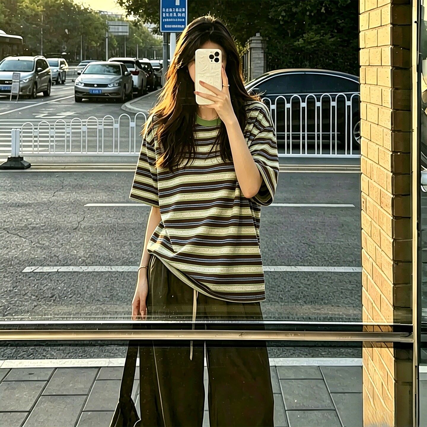 2026 여름 버터 과일 색상 일치 한 부서 느긋한 스트라이프 배색 반팔 티셔츠 여성 여름 와이드 느슨함 센스 맨위