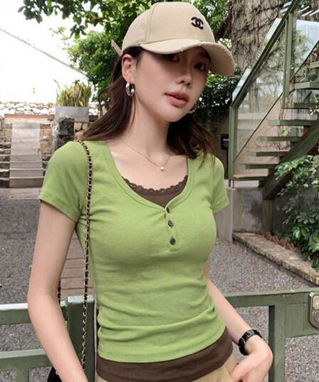 녹색 페이크 레이어드 긍정적 인 어깨 반팔 여성 여름 배색 패치워크 레이스 라운드 넥 티셔츠 몸매 가꾸기 슬림해 보이는 핫걸 맨위