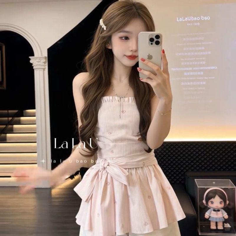 원본 것 미끄럼 방지 스트립 한 부서 디자인 센스 핑크색 오프숄더 튜브탑 여성 여름 2026 새로운 허리 수축 맨위