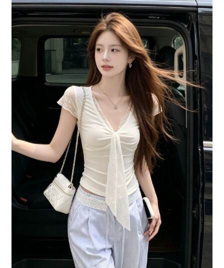 와 사고 방식 화이트 V넥 레이스 조각 긍정적 인 어깨 반팔 티셔츠 여성 여름 순수한 욕망 몸매 가꾸기 고유 한 맨위