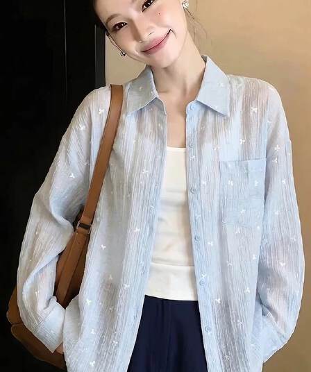 파란색 긴팔 셔츠 여성 코트 여름 얇은 스타일 2026 여름 새로운 자외선 차단 셔츠 외부 가져 가라. 에어컨 오픈 가디건 맨위