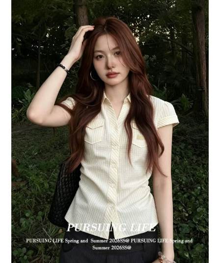 원본 자카드 스트라이프 프랑스식 폴로 칼라 반팔 여성 셔츠 여름 스트라이프 질감 센스 셔츠 몸매 가꾸기 맨위