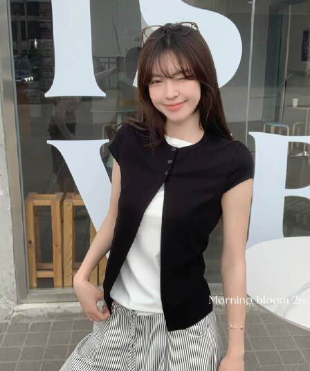 순면 리브 당겨 프레임 페이크 레이어드 티셔츠 여성 의류 여름 디자인 센스 연령 감소 다용도 풀오버 반팔