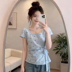 批发夏季巨好看的漂亮上衣大码女装胖妹妹法式<b class='q'>波点</b>系带方领<b class='q'>雪纺</b><b class='q'>衬衫</b>潮