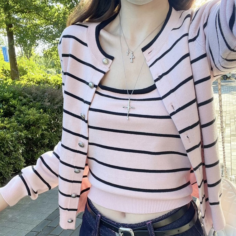 BY35489# 秋韩版设计感挂脖吊带背心两件套女叠穿针织开衫甜辣妹短款上衣 服裝批發女裝批發服飾貨源