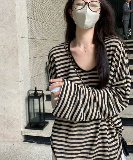 원본 품질 느긋한 바람 스트라이프 긴팔 자외선 차단 티셔츠 여성 여름 u 칼라 루즈핏 얇은 스타일 외부 잡아라. 의류