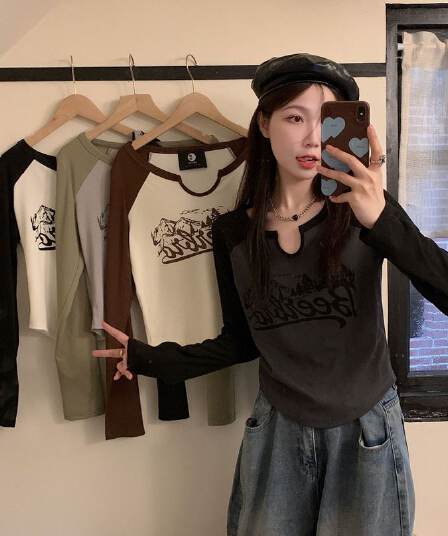 4 색 아메리칸 레트로 V넥 긍정적 인 어깨 배색 긴팔 티셔츠 여성 가을 겨울철 몸매 가꾸기 불규칙 기본 셔츠