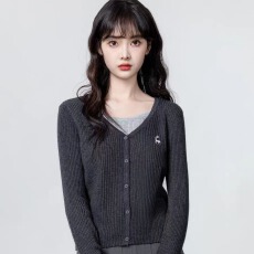 批发现货实拍2025秋装新款<b class='q'>胖</b>mm<b class='q'>大码</b>女休闲高级感撞色拼接内搭针织上衣