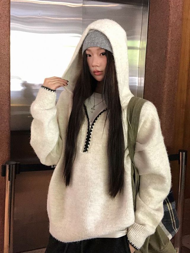 2025 New Casual High-End Long-Sleeve Top, Unique Non-Collision Knit Top, Retro Hooded Sweater for Women ME