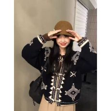 批发韩国东大门复古提花圆领牛角扣毛衣外套<b class='q'>女</b>秋冬宽松慵懒风针织上衣