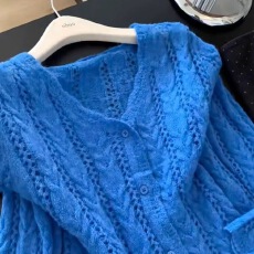 批发克莱因蓝镂空长袖V领针织<b class='q'>开衫</b>女秋季新款慵懒软糯毛衣
