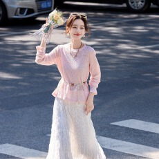 批发圆领<b class='q'>镂空</b>垂顺针织<b class='q'>衫</b>女长袖2026春季新款收腰显瘦粉色针织套头上衣