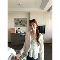 批发im向 雾凇花店’针织<b class='q'>衫</b>女不对称花边领<b class='q'>镂空</b>钩花开<b class='q'>衫</b>上衣