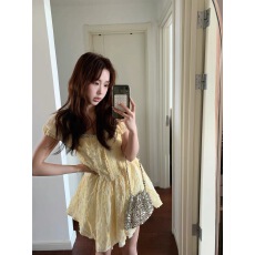 批发艺术生奶呼呼短裙女2026年夏纯欲风蕾丝黄色方领<b class='q'>泡泡袖</b>蓬蓬<b class='q'>连衣裙</b>