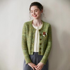 复古绿色针织假两件毛衣女秋季宽松慵懒风短款开衫上衣