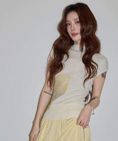 시끄러운 홈 반팔 맨위 여성 여름 베이지 색 터틀넥 해변가 휴가 고급 품격 캐주얼 몸매 가꾸기 니트 스웨터