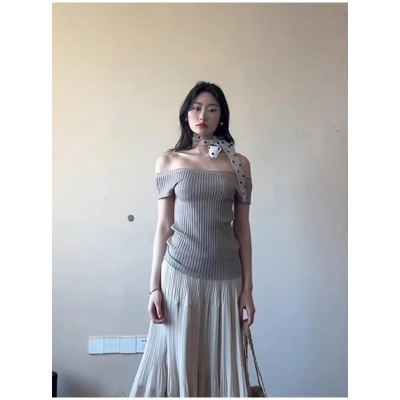 프랑스식 오프숄더 얼음 실크 니트 반팔 티셔츠 여성 여름 디자인 센스 작은 대중 작은 키 몸매 가꾸기 오프숄더 맨위